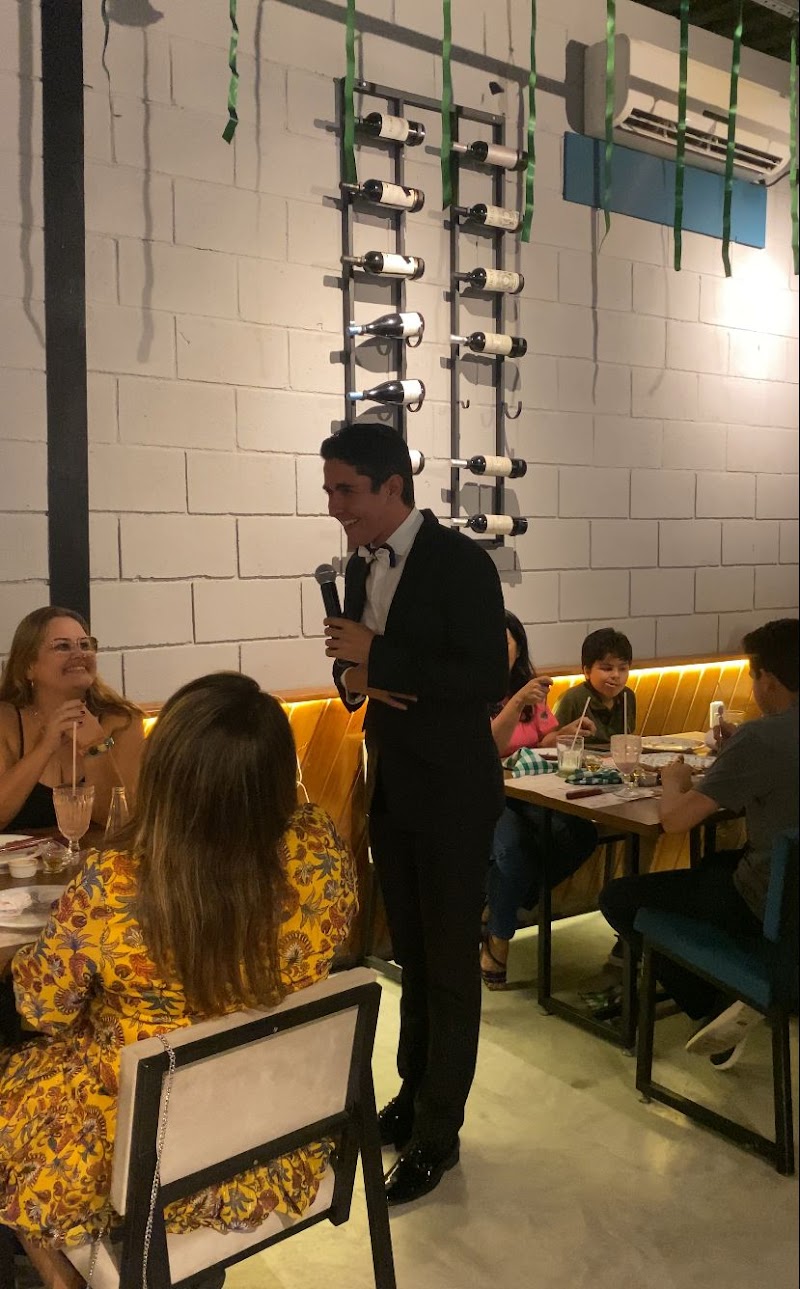 Lo Straniero Pizzeria e ristoranti.